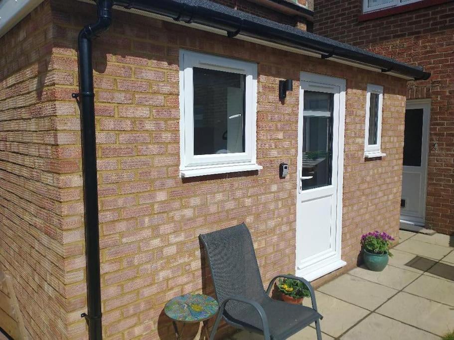 Cosy Garden Studio Room Minimum Two Night Booking Hove Exterior foto