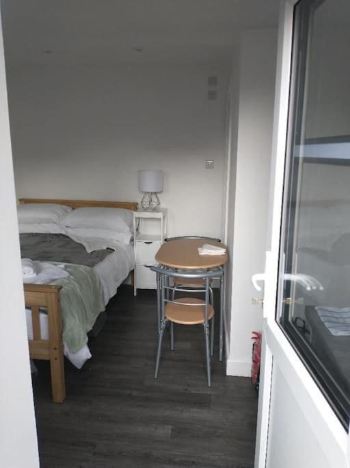 Cosy Garden Studio Room Minimum Two Night Booking Hove Exterior foto
